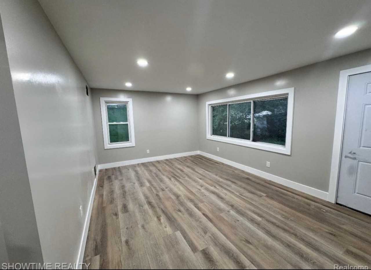 33111 Alberta St - Photo 5 of 7
