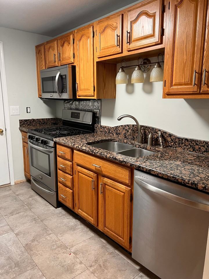 8242 Beehive Cir - Photo 4 of 15