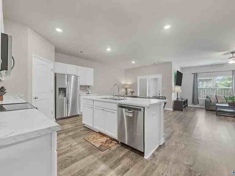 173 Kingsford St #2 - Photo 7 of 11