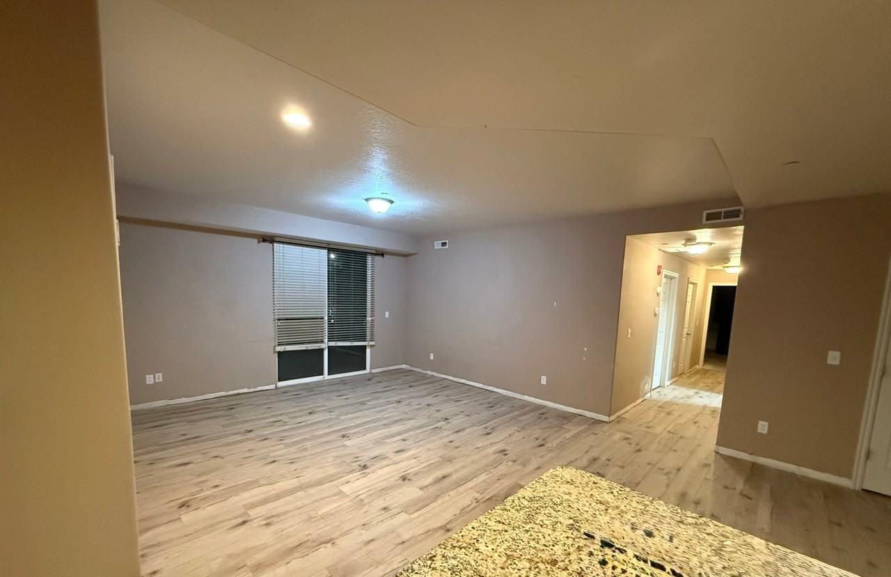 638 Nw #C - Photo 2 of 11