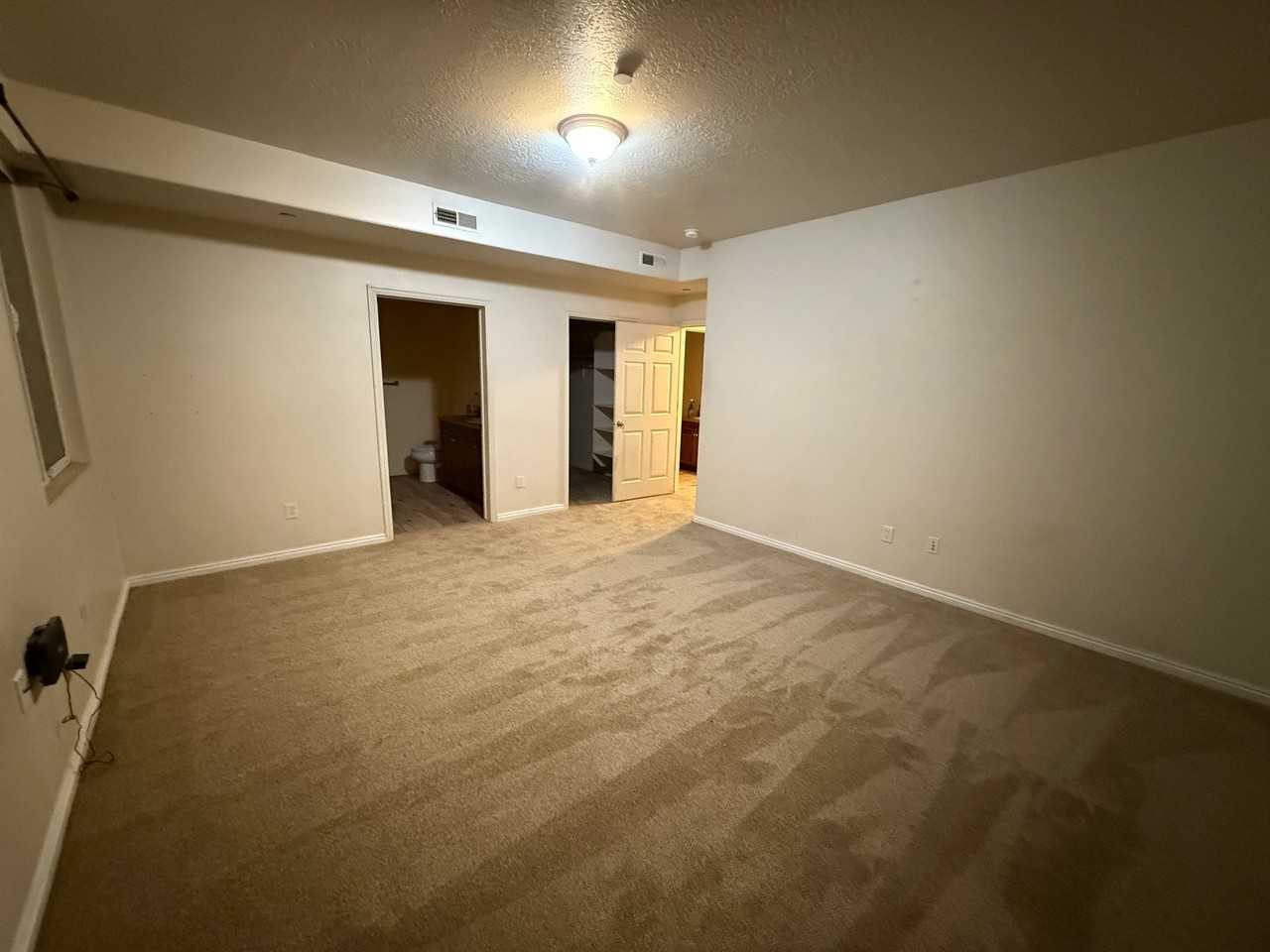 638 Nw #C - Photo 5 of 11