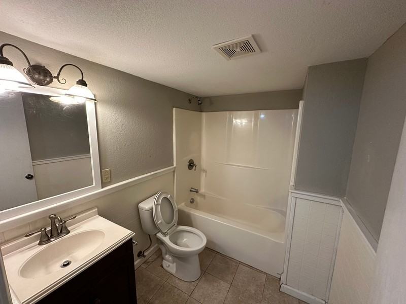164 W Wall St #A10 - Photo 2 of 2