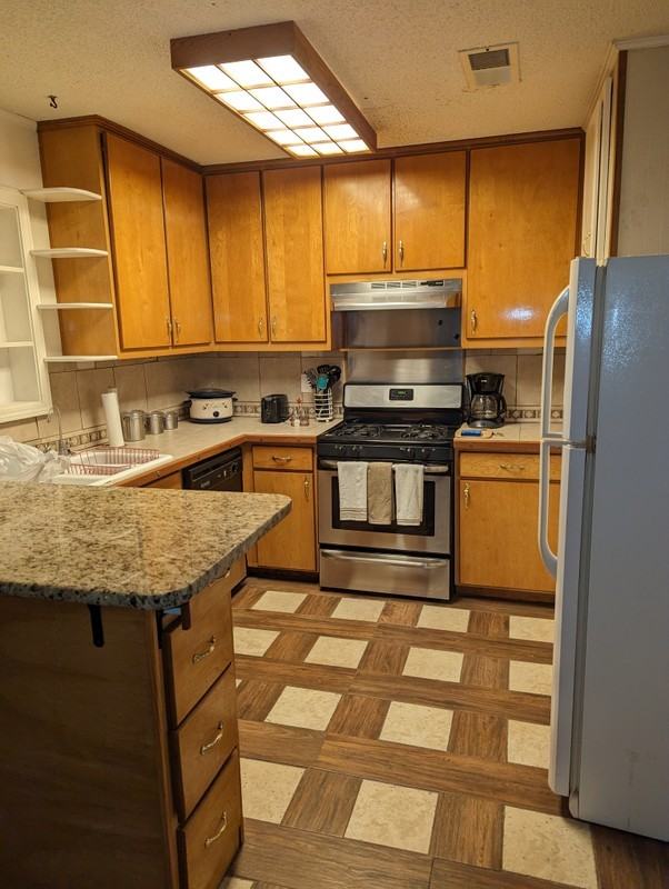 1241 Hawthorn Dr #3 - Photo 2 of 5