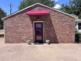 featured image of 902 W Pearl St