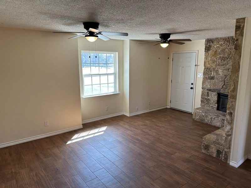 204 E Rucker St - Photo 2 of 7
