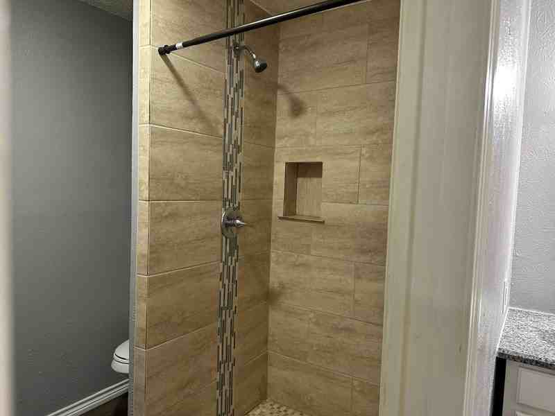 204 E Rucker St - Photo 5 of 7