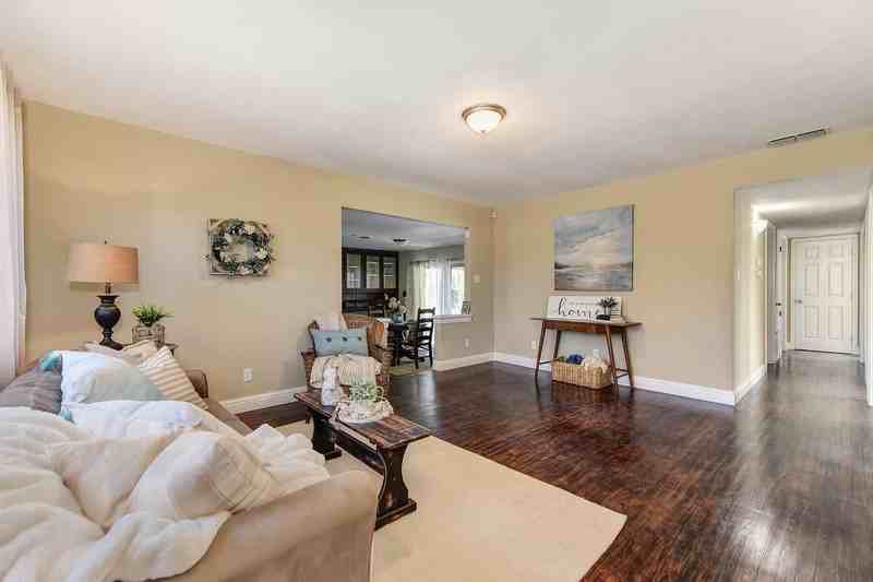 7648 Van Maren Ln - Photo 3 of 10