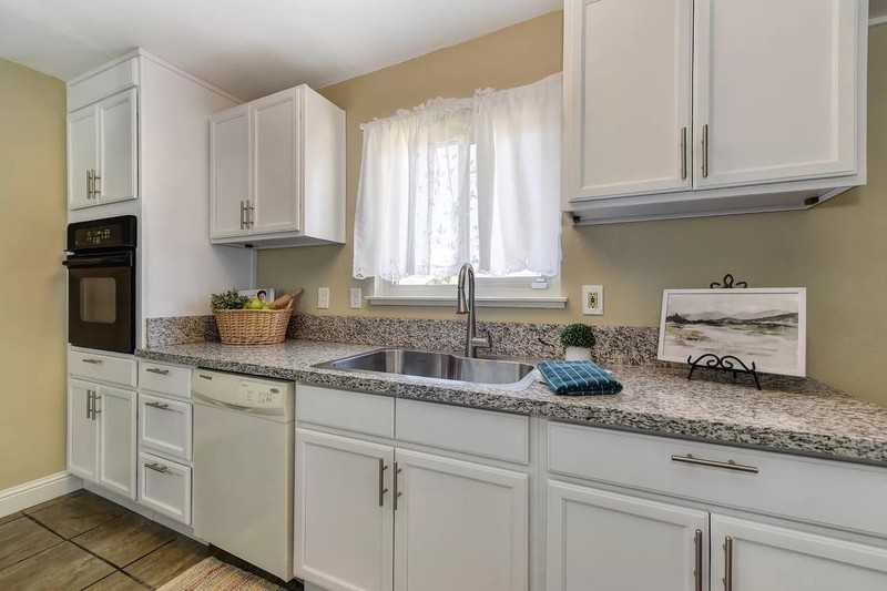 7648 Van Maren Ln - Photo 7 of 10