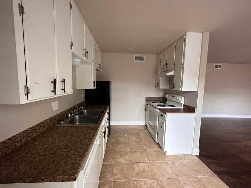 1415 Margie St #2 - Photo 3 of 5