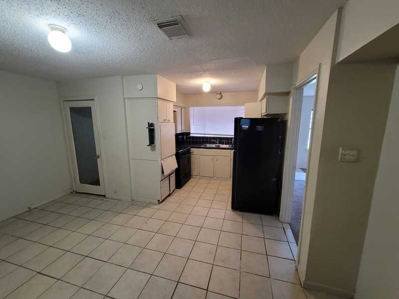5726 Waterford Dr - Photo 4 of 14