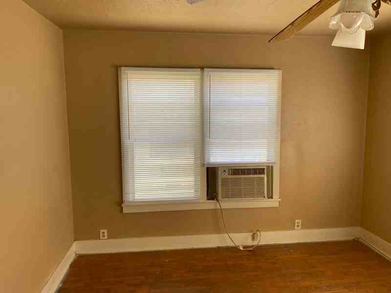 204 Alcorn St - Photo 2 of 3