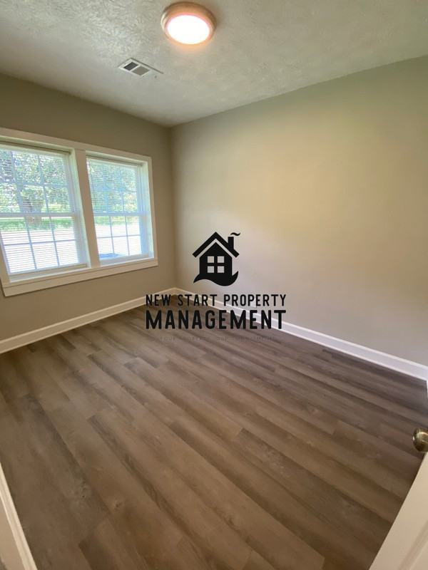 5747 Knowles Dr - Photo 4 of 30