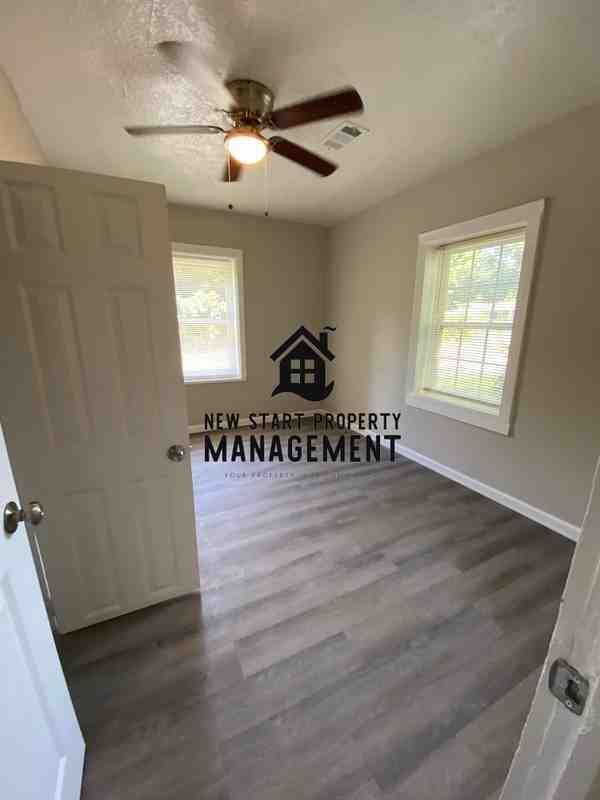 5747 Knowles Dr - Photo 5 of 30