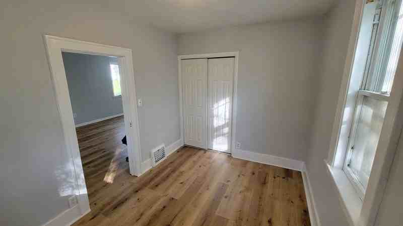 424 Michigan Ave #1 - Photo 3 of 6