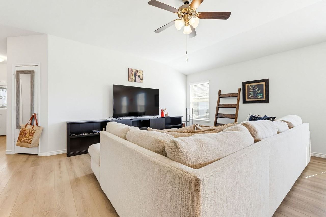 1753 Horatio St - Photo 3 of 17