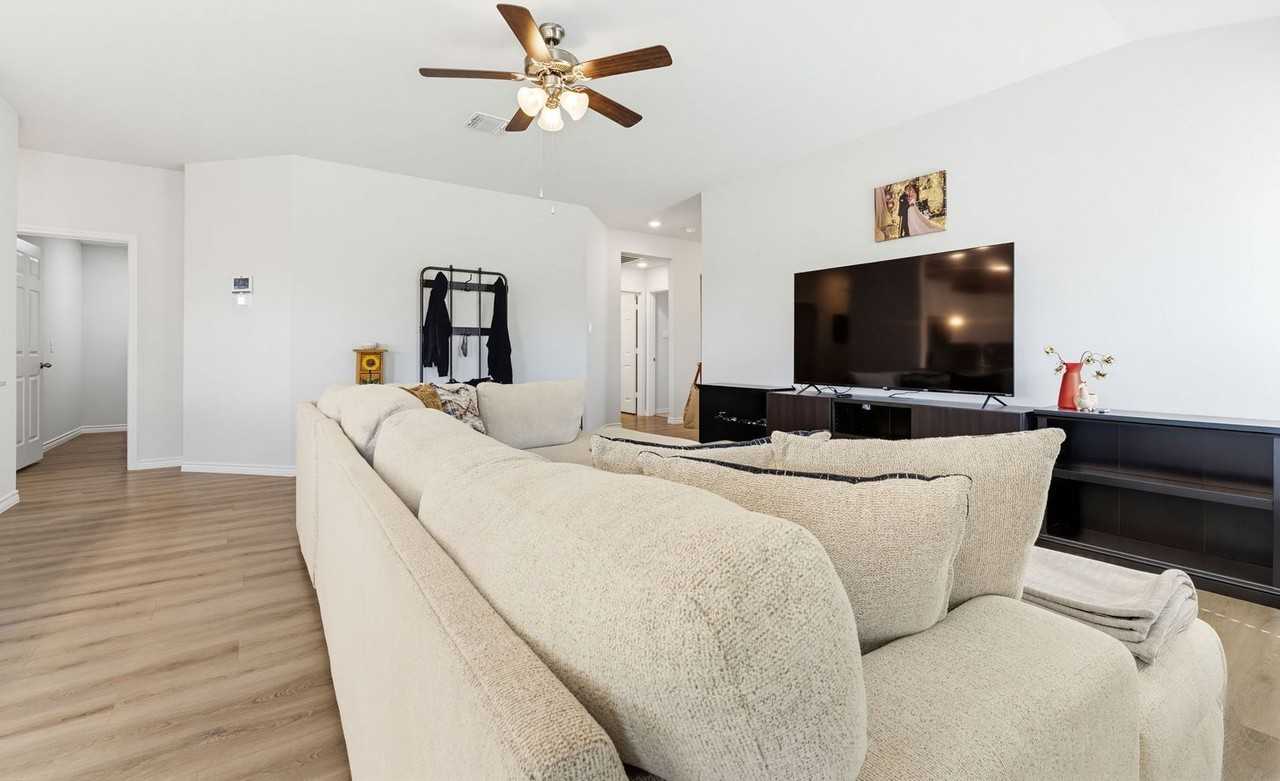 1753 Horatio St - Photo 4 of 17