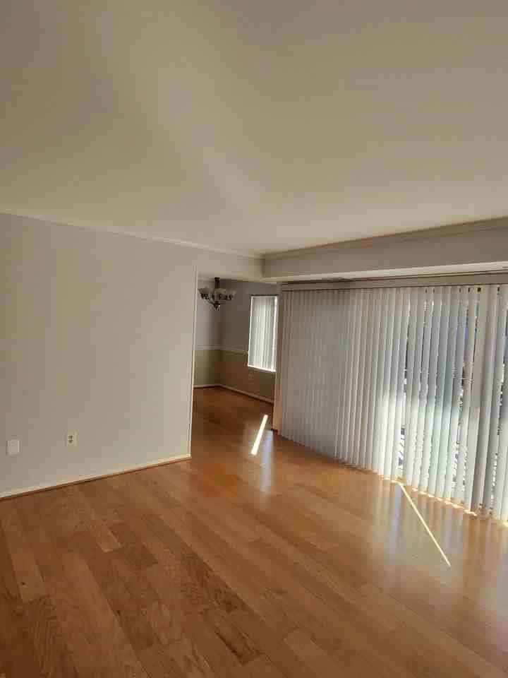 9730 Kingsbridge Dr #301 - Photo 4 of 16