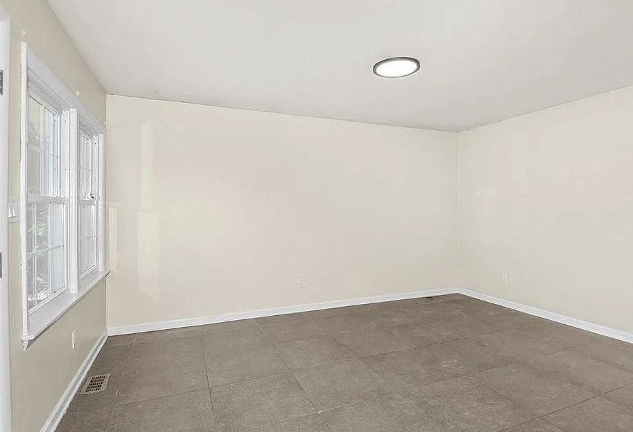 332 Wilder Dr - Photo 4 of 19