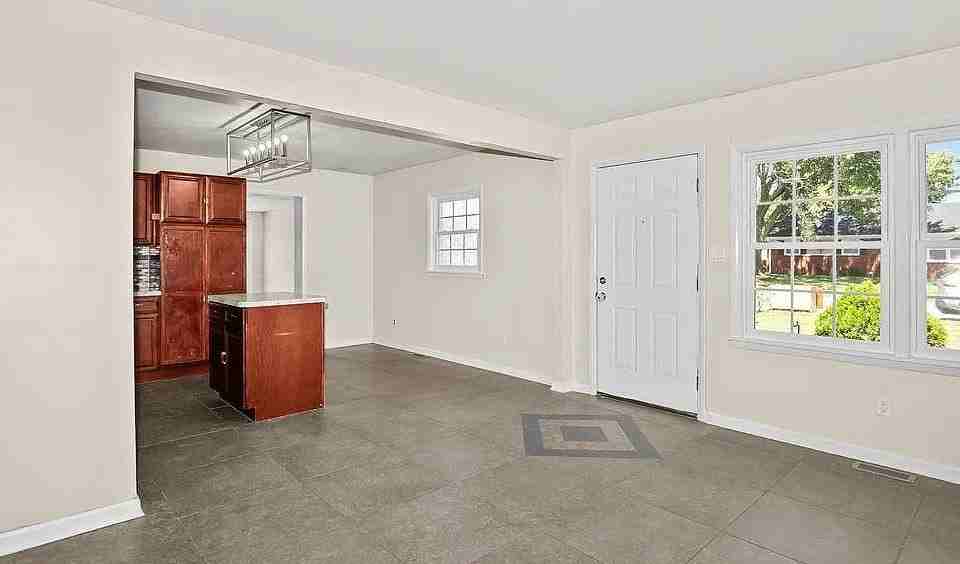 332 Wilder Dr - Photo 5 of 19