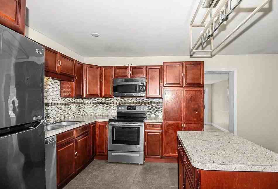 332 Wilder Dr - Photo 6 of 19