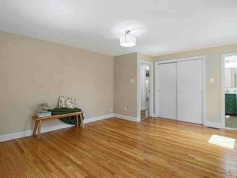 437 Salisbury St - Photo 3 of 14