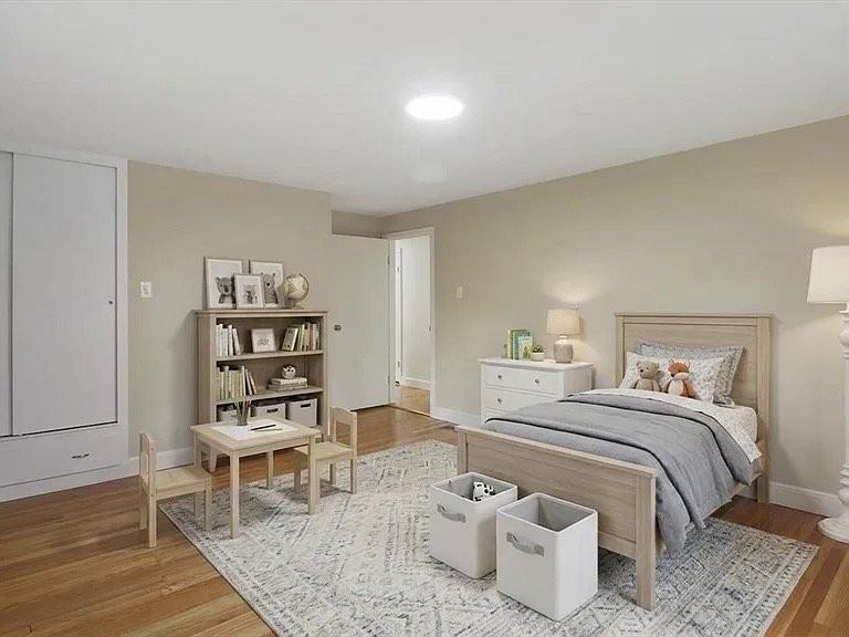 437 Salisbury St - Photo 6 of 14