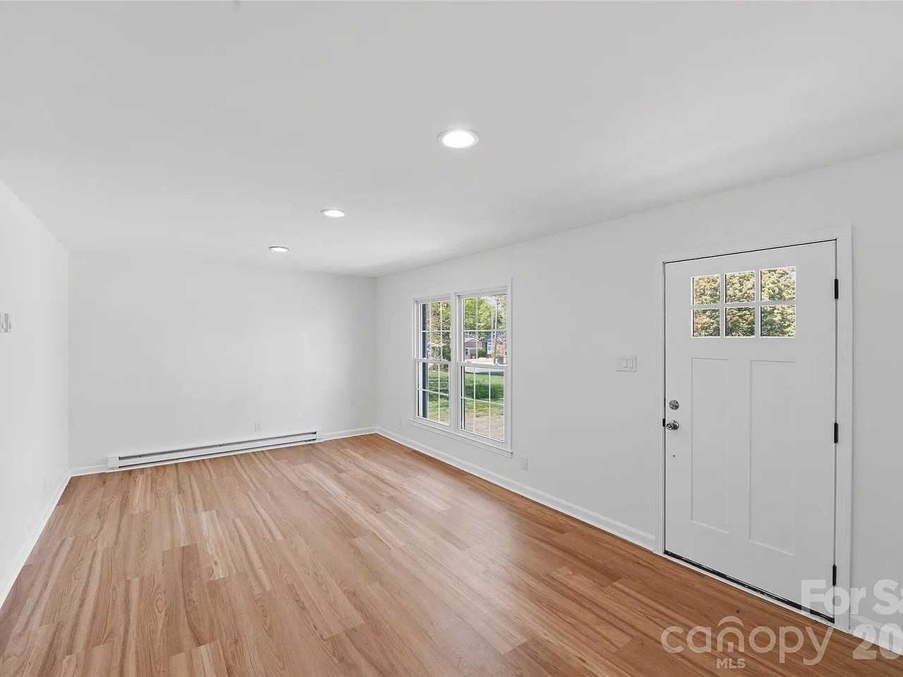 5906 Whitingham Dr - Photo 5 of 11