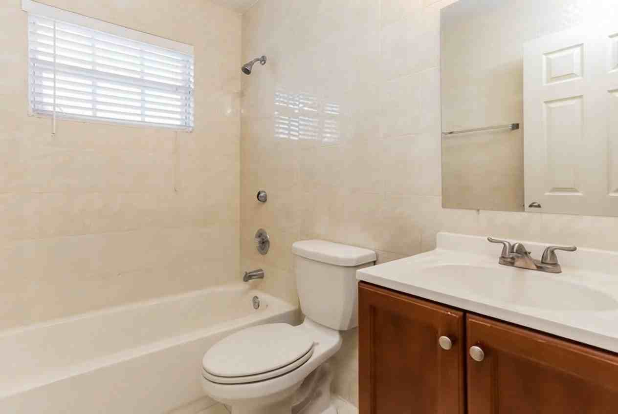 11219 Sw 167th Ter - Photo 4 of 10