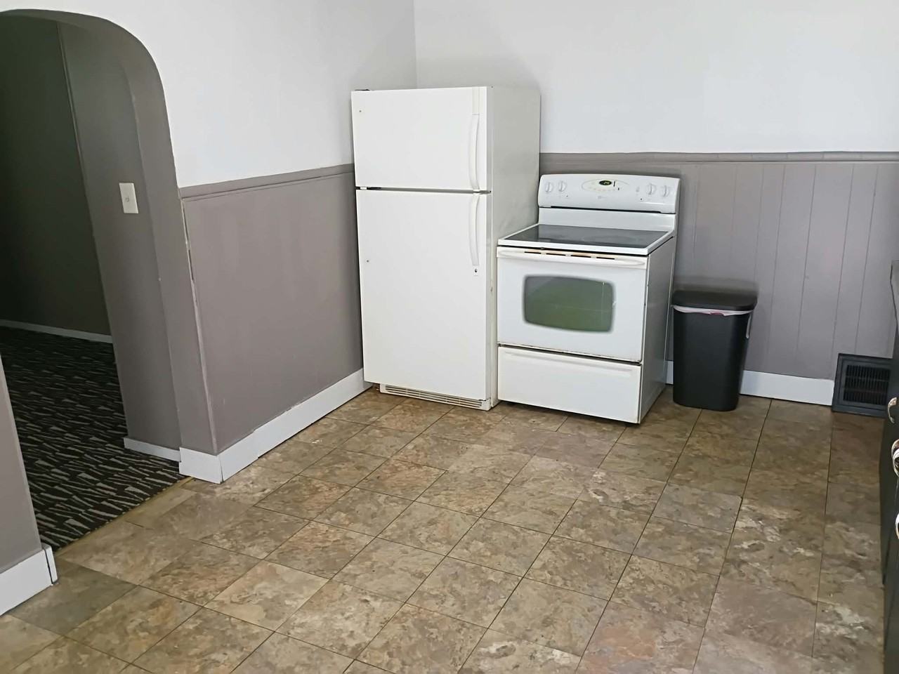 1606 Poplar St #2 - Photo 3 of 9