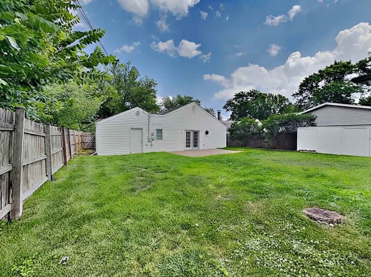 9225 S 49th Ct - Photo 2 of 12
