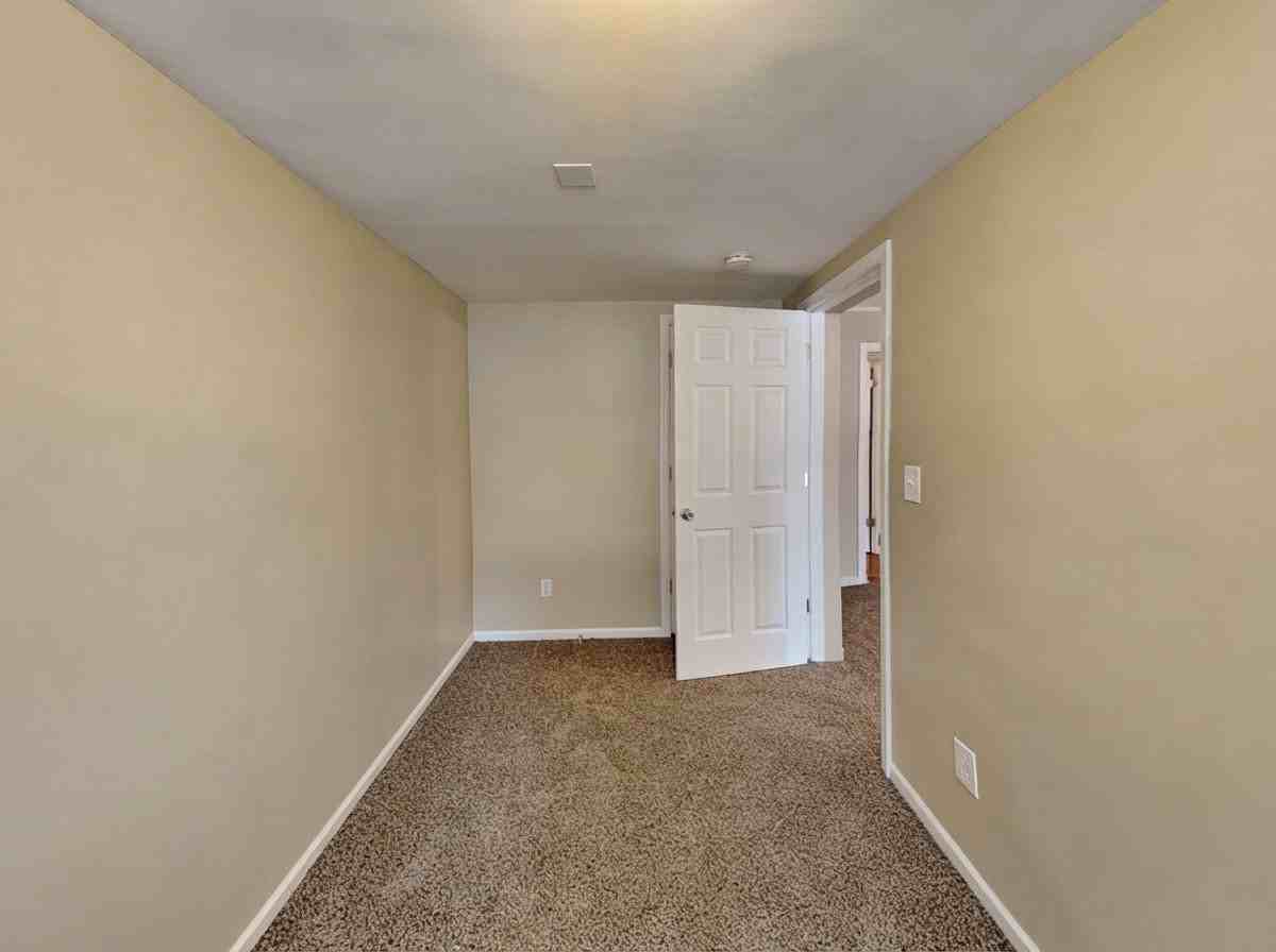 9225 S 49th Ct - Photo 3 of 12