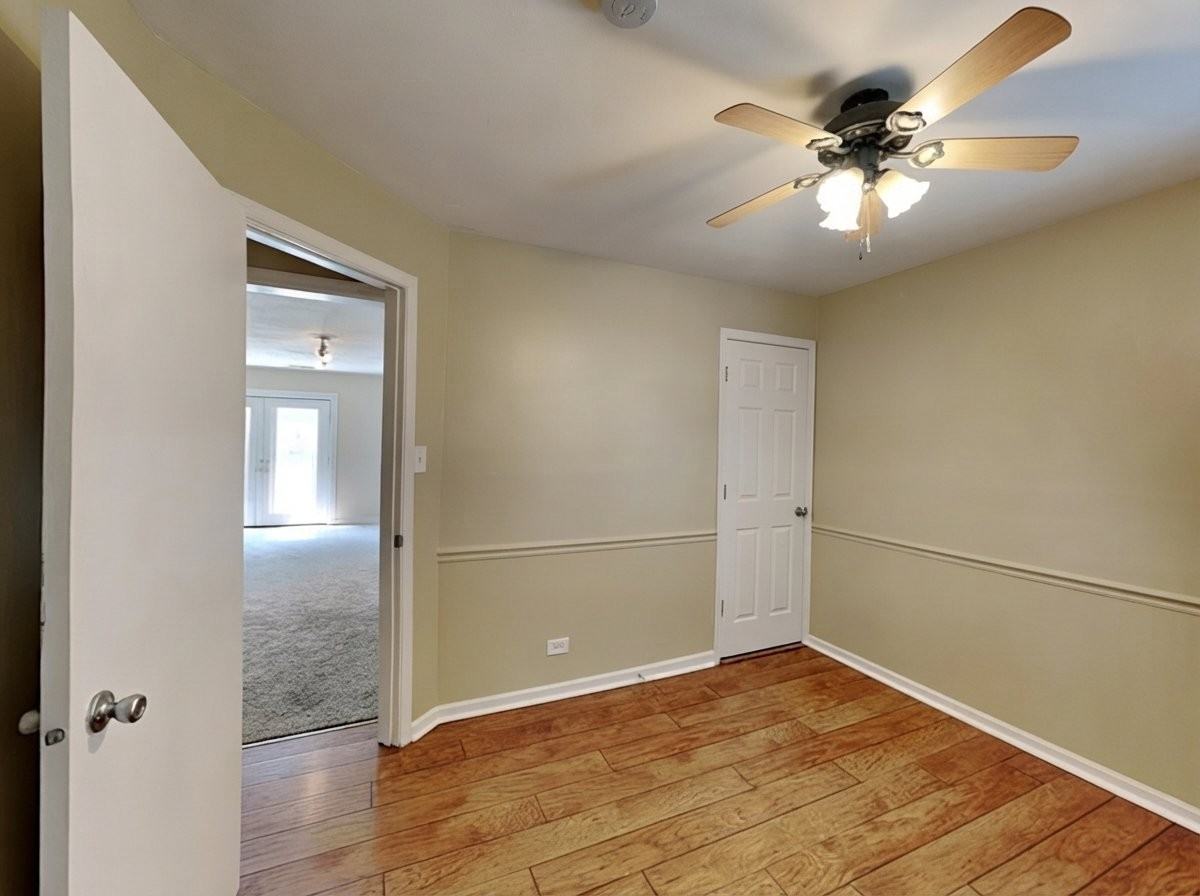 9225 S 49th Ct - Photo 4 of 12