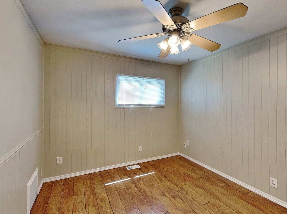 9225 S 49th Ct - Photo 7 of 12