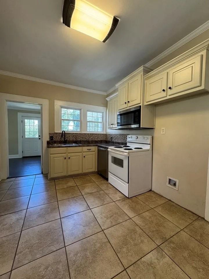 405 Cleveland St - Photo 6 of 19