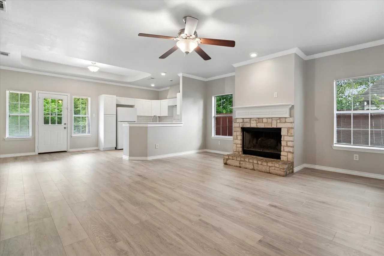 745 Lakeside Dr - Photo 3 of 16