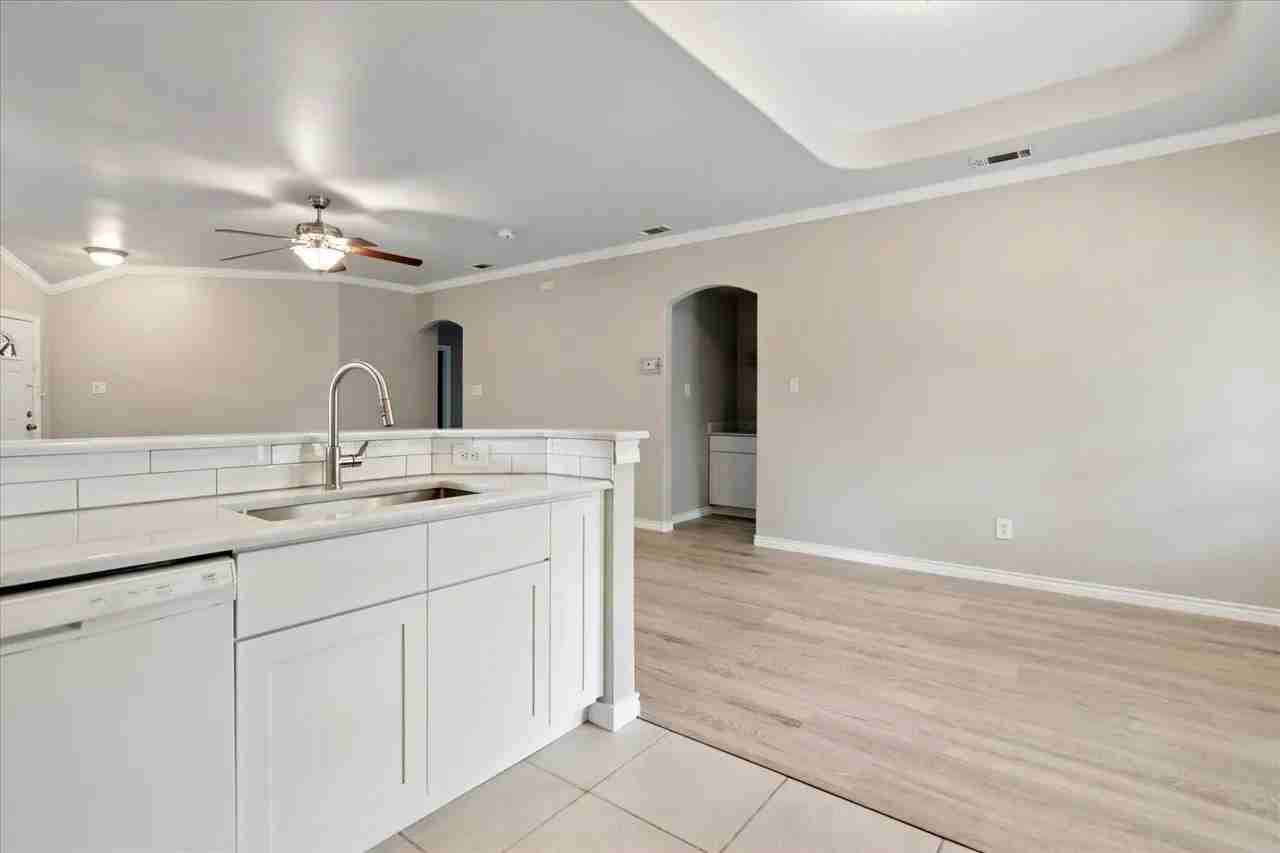 745 Lakeside Dr - Photo 5 of 16