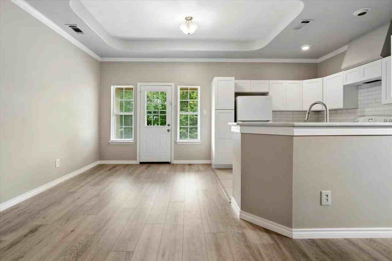 745 Lakeside Dr - Photo 6 of 16