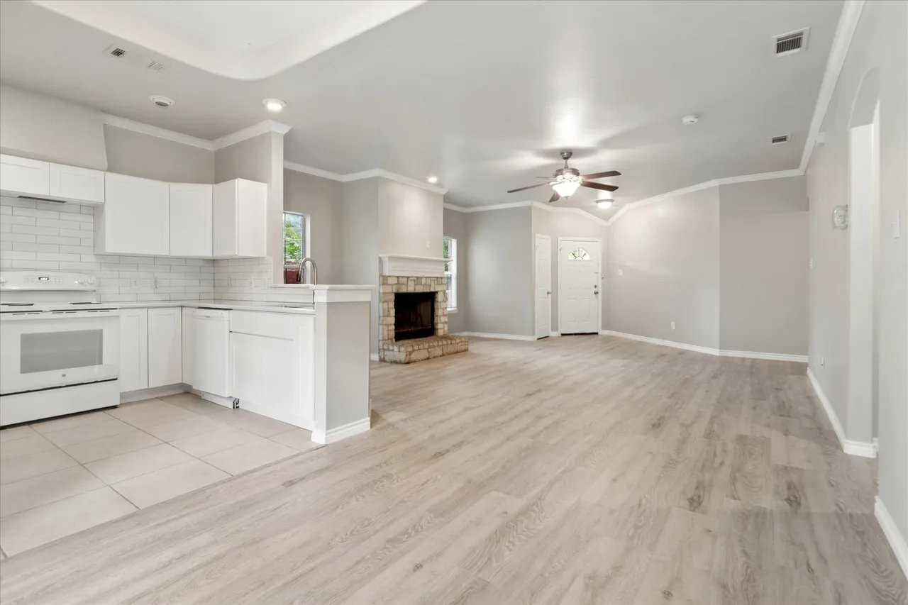 745 Lakeside Dr - Photo 7 of 16