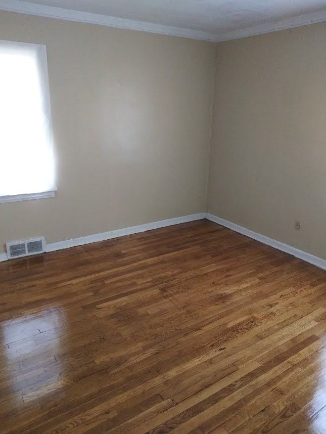 12606 Memorial St - Photo 2 of 10