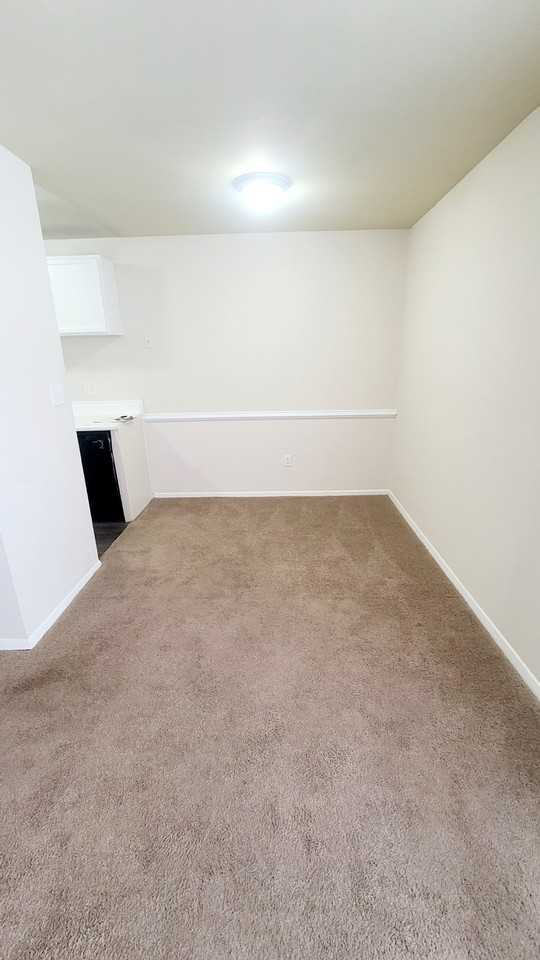1253 Nelson St #A - Photo 3 of 9