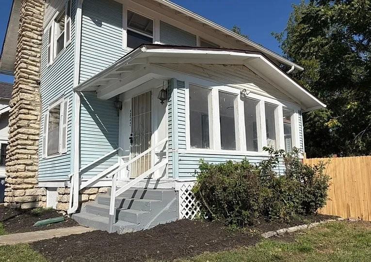 5645 Woodland Ave - Photo 2 of 20