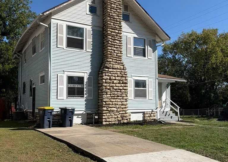 5645 Woodland Ave - Photo 3 of 20