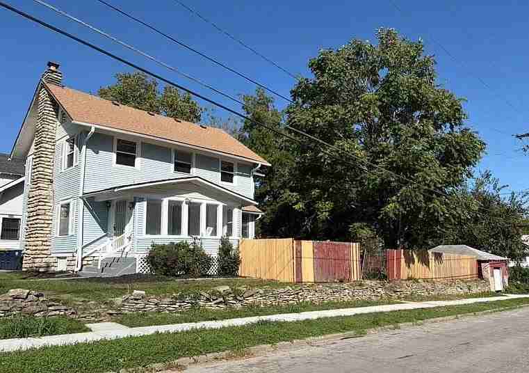 5645 Woodland Ave - Photo 5 of 20