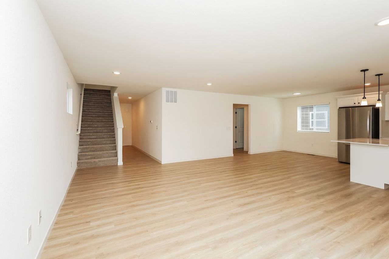244 Wildflower Dr - Photo 4 of 13