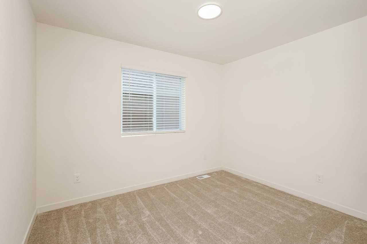 244 Wildflower Dr - Photo 5 of 13