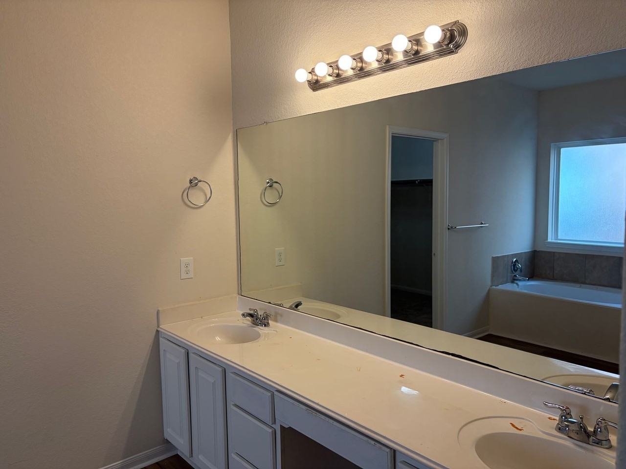 20807 Fair Walnut Way - Photo 5 of 27