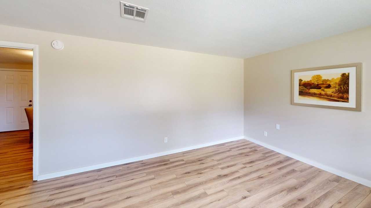 617 Boxwood Rd - Photo 2 of 26