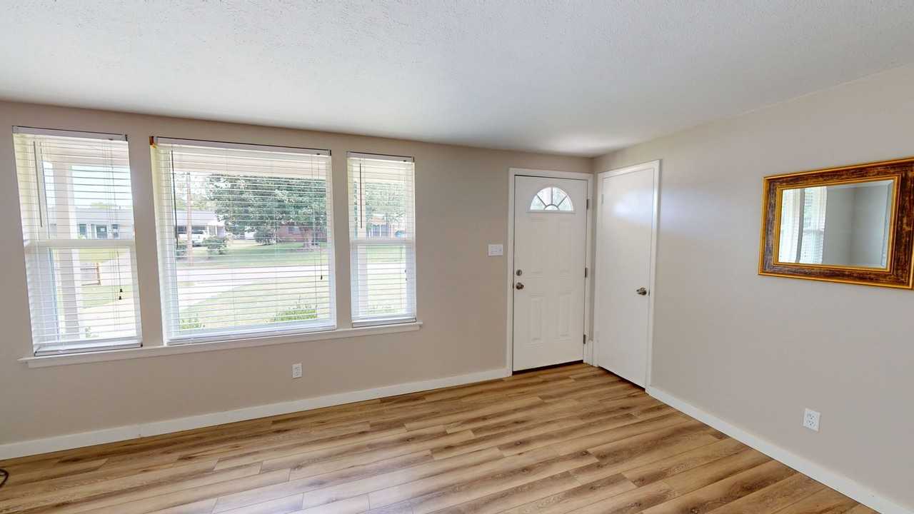 617 Boxwood Rd - Photo 3 of 26