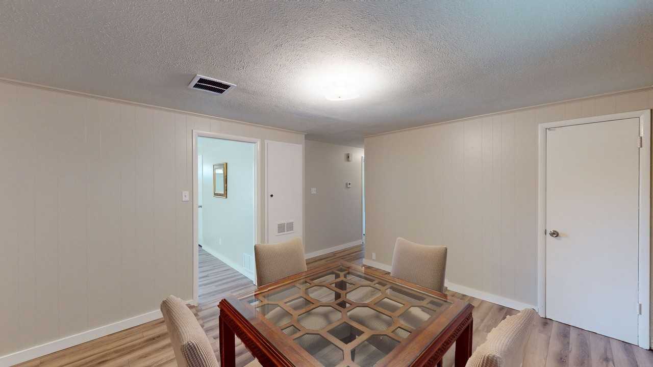 617 Boxwood Rd - Photo 7 of 26