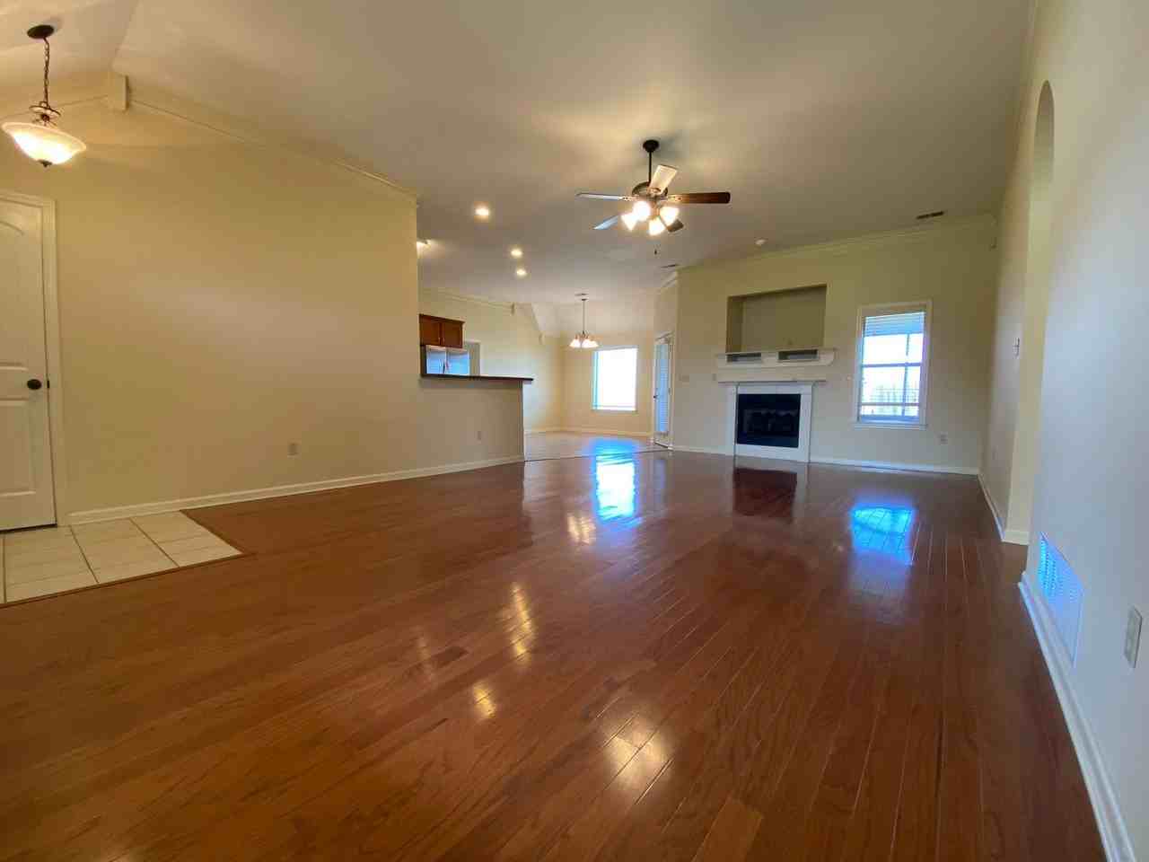 832 Bayou Vista Dr - Photo 4 of 28